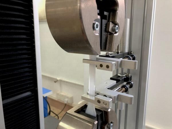 Universal Testing Machine With Extensometer