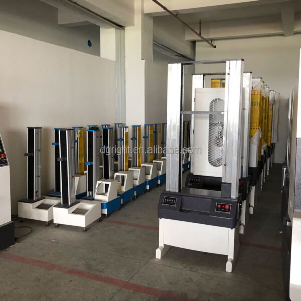 Universal Testing Machine With Extensometer