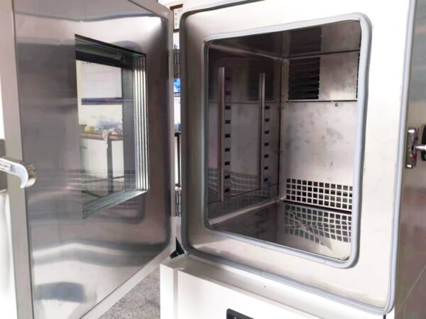 Constant temperature and humidity test chamber